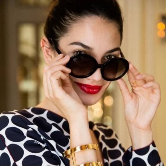 🖤 NEW Carolina Herrera Black Round Sunglasses - Picture 10 of 11